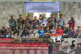 PLN UBP Labuhan Angin doa bersama dan santuni 25 anak yatim