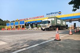 Pemudik  keluar-masuk Tol Kalikangkung diprediksi 900 ribu kendaraan
