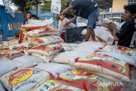 BAZNAS salurkan beras kepada mustahik di Palu Page 4 Small