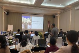 AJI kenalkan alat bantu cek fakta ke para jurnalis di Bali