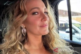 Blake Lively rugi Rp2,6 triliun imbas berseteru dengan Justin Baldoni