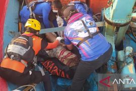 Tim SAR gabungan temukan ABK KM Surya Hasil Laut-22 dalam keadaan meninggal dunia