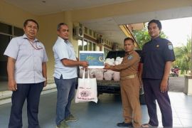 PT Timah salurkan paket sembako bantu warga Bangka Barat