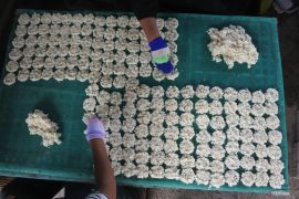 Resep buat rengginang gurih dan manis untuk isi toples camilan Lebaran