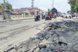 Pemerintah  data rumah rusak akibat banjir untuk dibantu perbaikan