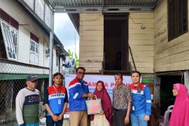 Pertamina salurkan sembako bagi warga Jambi terdampak banjir