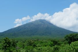 Badan Geologi ingatkan warga jauhi zona bahaya Gunung Ile Lewotolok