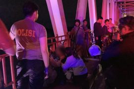 Seorang IRT diduga stres ingin lompat dari Jembatan Kahayan