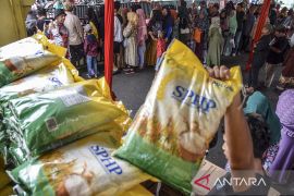 Belanja bazar murah jelang Lebaran