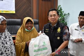 Pemkot Banjarmasin distribusikan paket "Ramadhan Bahagia" ke dhuafa