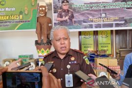 Kajati Papua Barat siap hadapi praperadilan eks Kadisnakertrans