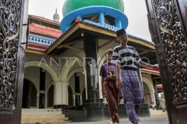 Masjid Pusaka Al Hamidy Pagutan di Mataram Page 2 Small