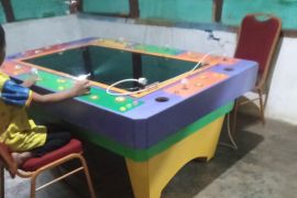 Tanpa pengawasan, bocah SD leluasa mainkan mesin judi ketangkasan di Samosir