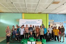 BPJS Ketenagakerjaan Jambi bagi sembako kepada penyandang disabilitas fisik