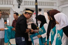 300 anak yatim piatu dapat santunan dari Angkasa Pura II