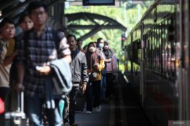 Daop 8 catat 270.460 orang gunakan KA periode Lebaran 2024