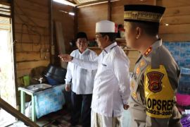 Bupati Tanjab Barat tinjau sanitasi bantuan Baznas