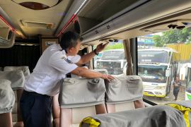 Perum Damri memastikan armada bersih demi kenyamanan penumpang saat mudik