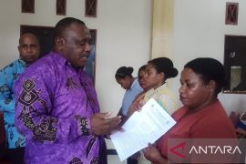 Dinas Pendidikan Maybrat bagikan SK 202 guru kontrak daerah