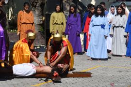 Prosesi Jalan Salib di Madiun