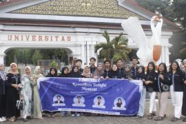 Ikatan Mahasiswa Fisika unja berbagi di bulan Ramadhan