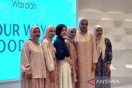 Wardah berkolaborasi dengan empat desainer untuk IFW 2024