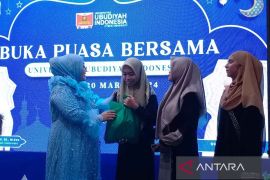 UUI salurkan bantuan paket ramadhan untuk anak yatim piatu