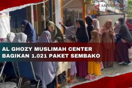 Al Ghozy Muslimah Center bagikan 1.021 paket sembako