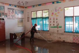 Cegah penyakit pascabencana banjir dan longsor di Pesisir Selatan