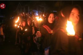 Tradisi Bau Nyale cerita rakyat jelmaan Putri Mandalika