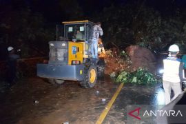 Pascalongsor jalur penghubung Sukabumi-Bogor sudah bisa dilalui kendaraan
