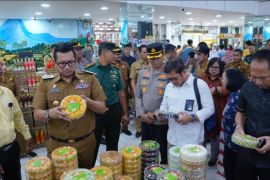 Sidak Pasar, Pemkot Mojokerto pastikan pasokan bahan pokok aman saat Lebaran