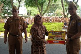 Pemkab HSS berikan penghargaan wajib pajak konsisten penuhi kewajiban