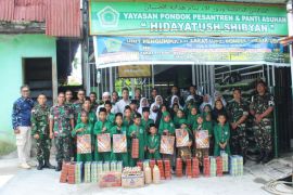 Lanud Timika salurkan tali asih panti asuhan dan pesantren