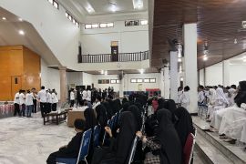 Komunitas Keluarga Besar 113 berbagi  kepada 430 anak yatim di Ambon