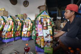 Permintaan parsel Lebaran meningkat di Bandar Lampung Page 1 Small