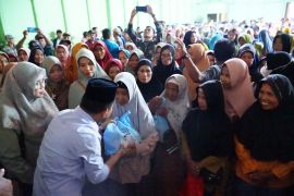 Bupati Satono bukber dengan RSUD Pemangkat santuni duafa