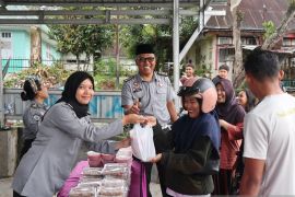 Rutan Tarutung berbagi kebaikan melalui pembagian takjil gratis