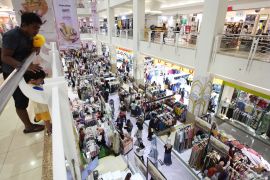 Berbelanja untuk keperluan Lebaran