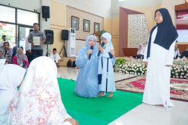 Khofifah ajak anak yatim semangat menjemput Lailatul Qadar