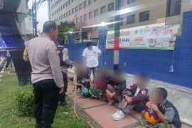 Tiga pemuda bersenjata tajam terlibat tawuran di Jakpus ditangkap polisi