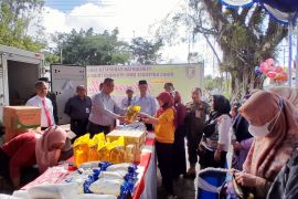 Jelang lebaran, warga Tabalong serbu pasar murah