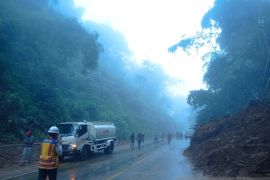 PMI bantu normalisasi jalur penghubung Sukabumi-Bogor yang tertutup longsor