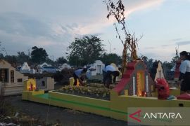 Warga keturunan Tionghoa di Bangka gelar sembahyang kubur