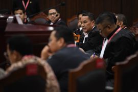 Hakim MK tegur Hotman Paris karena sebut Sirekap tak penting dibahas