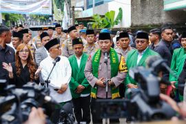 Serahkan paket sembako, Kapolri bicara wujudkan Visi Indonesia Emas 2045