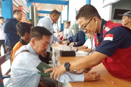 Puluhan sopir angkutan Tulungagung jalani pemeriksaan kesehatan