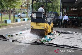 Polres Pamekasan musnahkan miras hasil operasi pekat
