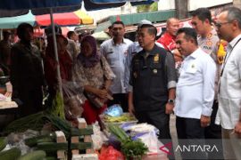 Wali Kota Banjarmasin pastikan harga bahan pokok stabil jelang Lebaran