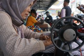 Jasa permak baju Lebaran di Tulungagung